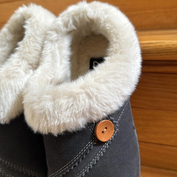 NEW CLARKS Classic Women’s Slippers Charcoal Gray Size 8M - Picture 2 of 7